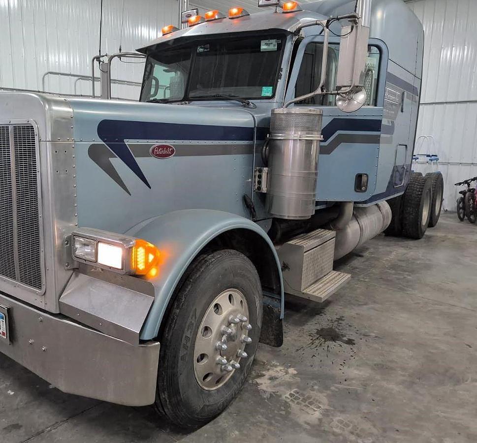 Used 2006 Peterbilt 379EXHD Sleeper Semi Truck