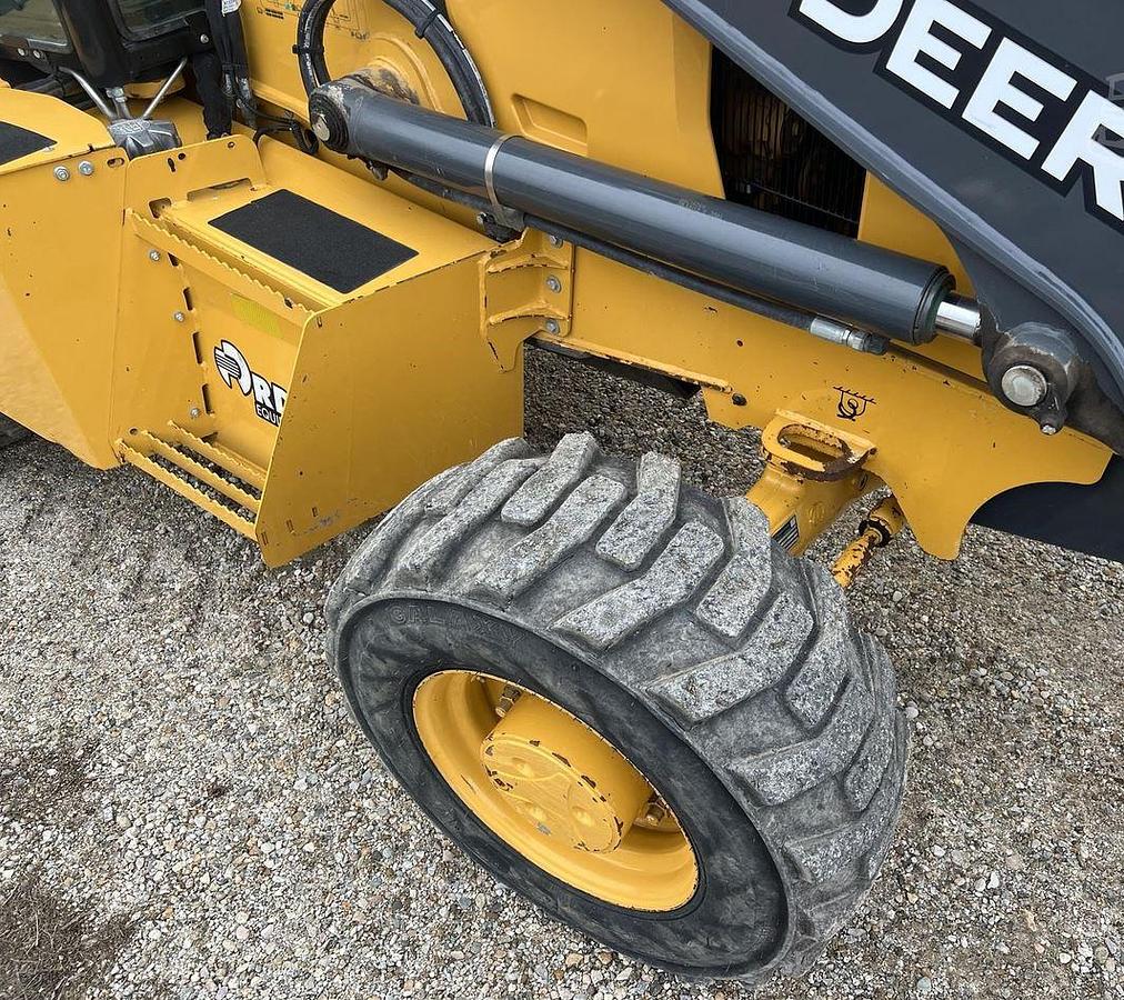 Used 2019 JOHN DEERE 210L Skip Loader