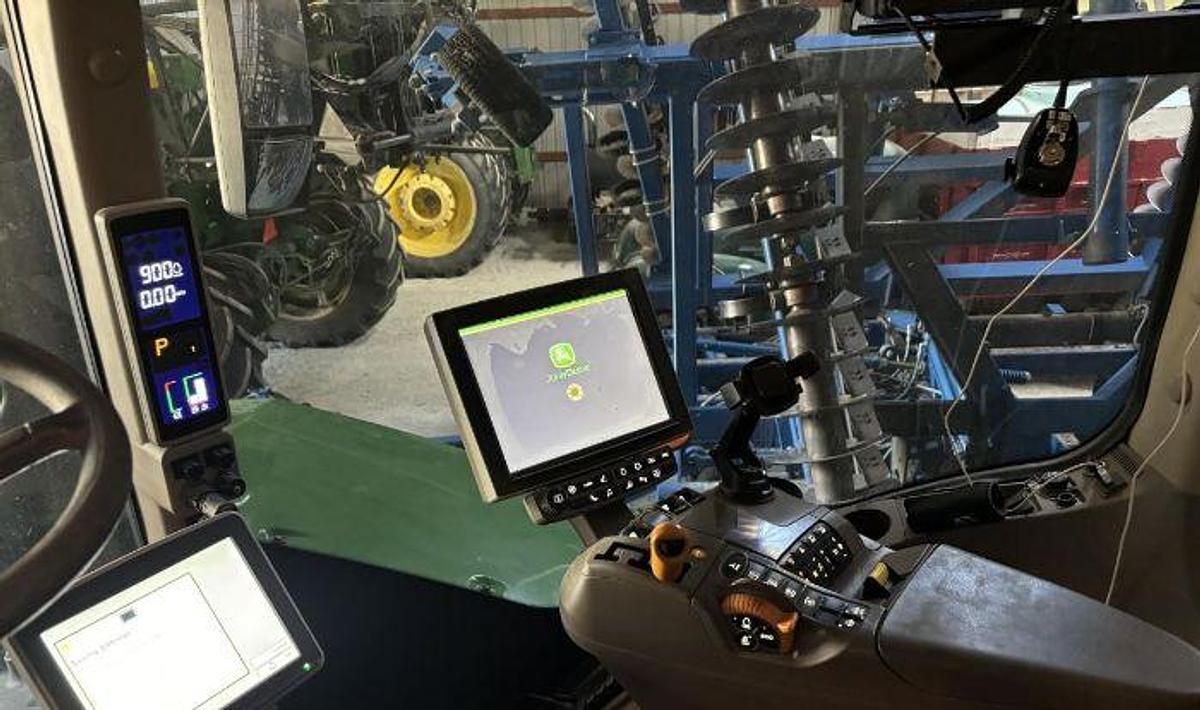 Used 2017 JOHN DEERE 9370R