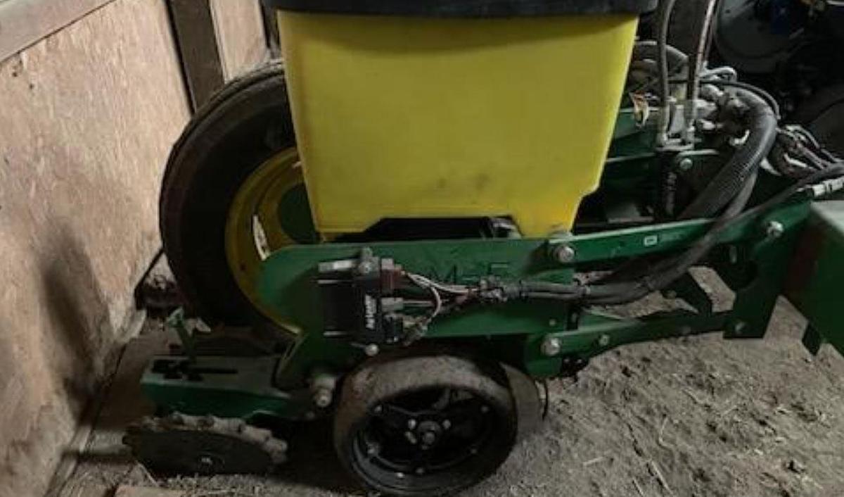 Used 2022 JOHN DEERE 1720