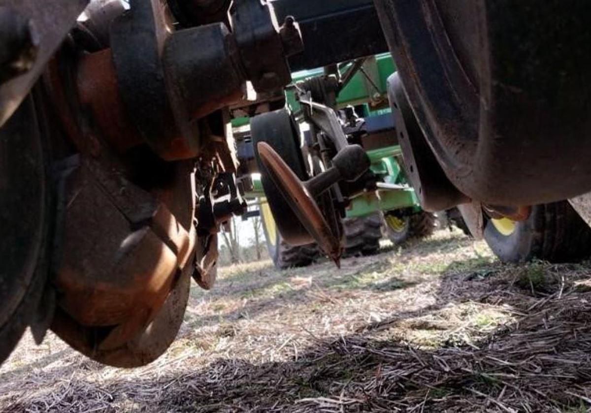 Used 2003 JOHN DEERE 1590&1560 Attached With Houck Hitch