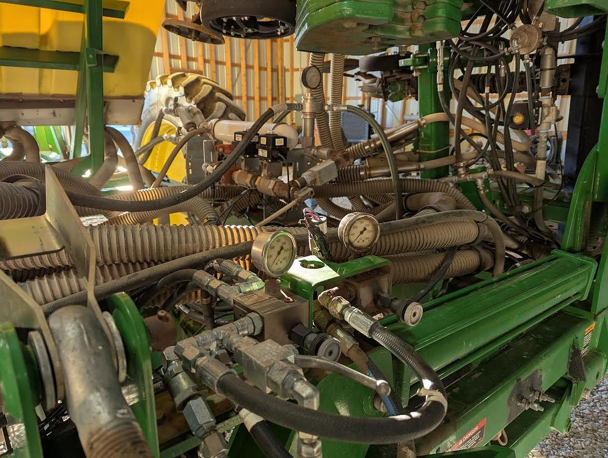 Used 2016 John Deere 2510H Fertilizer Applicator