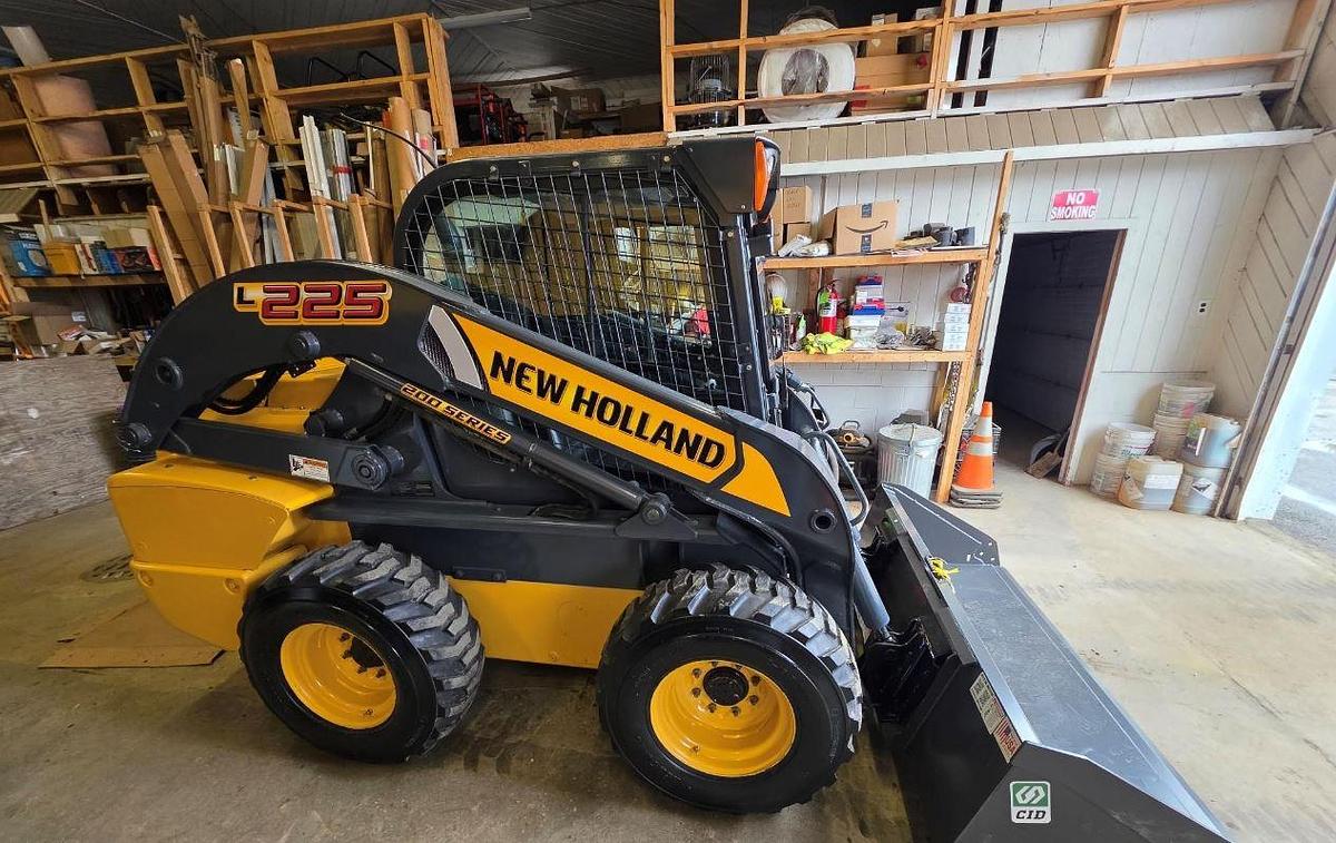 Used 2011 New Holland L225