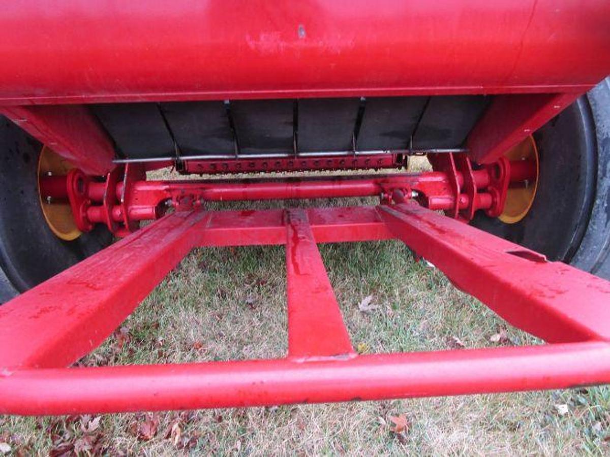 Used 2016 NEW HOLLAND Roll Belt 460