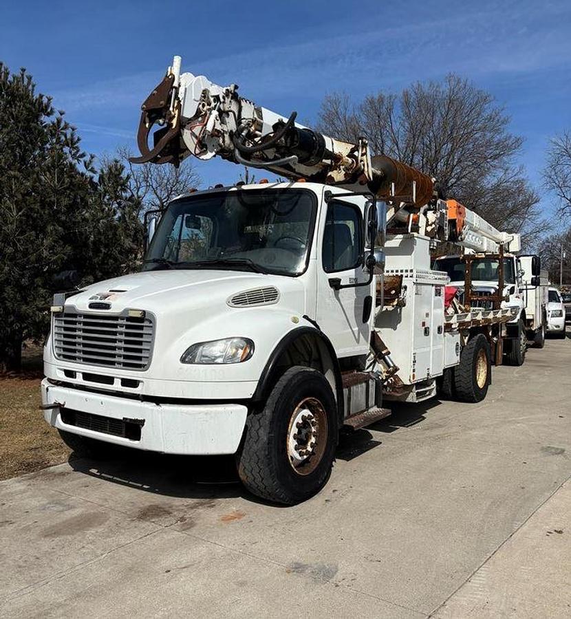 Used 2013 ALTEC DM47T MOUNTED ON 2013 FREIGHTLINER BUSINESS CLASS M2 106