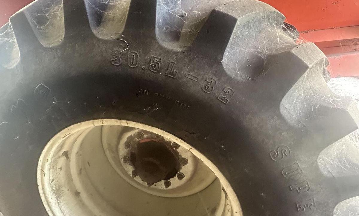 Used 1990 KILLBROS 1600 Grain Cart