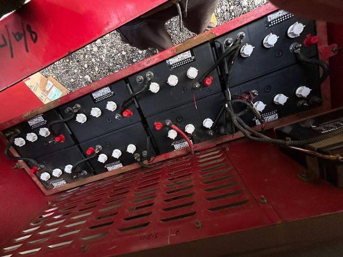 Used 2008 MEC 3772 ES Scissor Lift