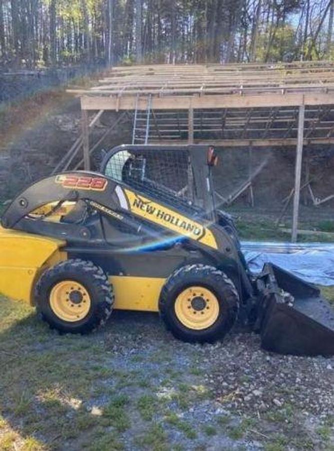 Used 2015 NEW HOLLAND L228