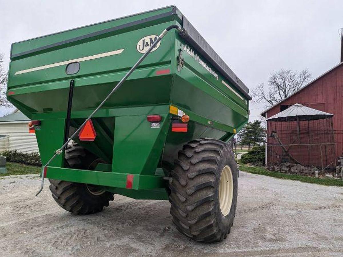 Used Unknown J and M 750 14 Grain Cart