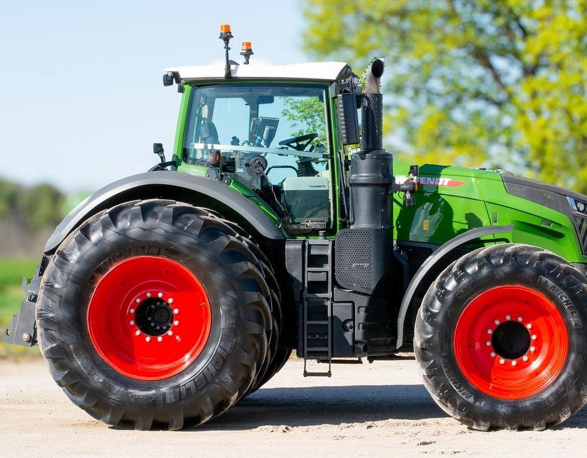 Used 2021 FENDT 1042 VARIO Tractor