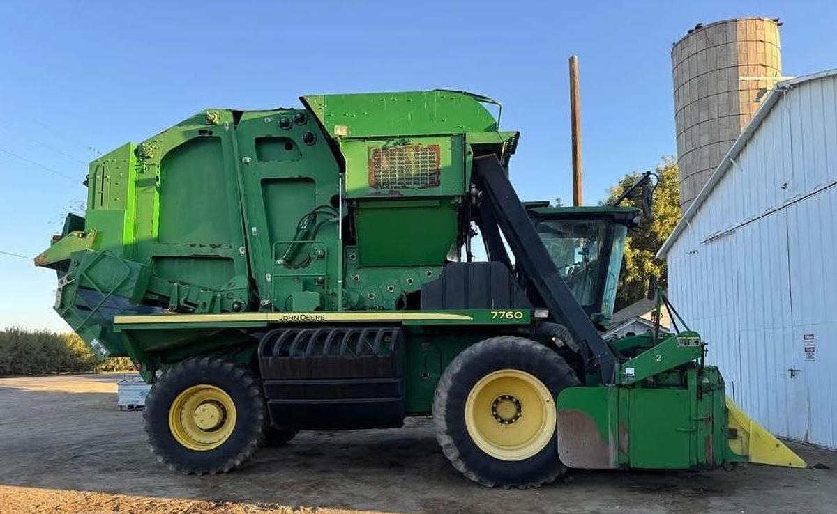 Used 2011 JOHN DEERE 7760 Harvester