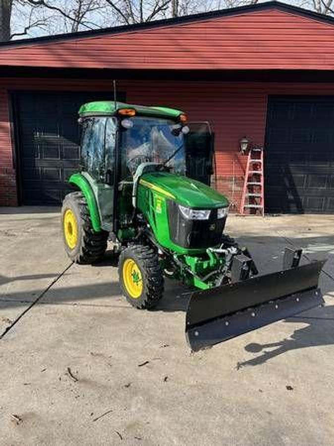 Used 2022 JOHN DEERE 3046R