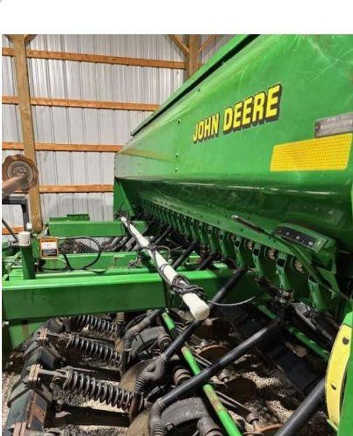 Used 2002 JOHN DEERE 1560