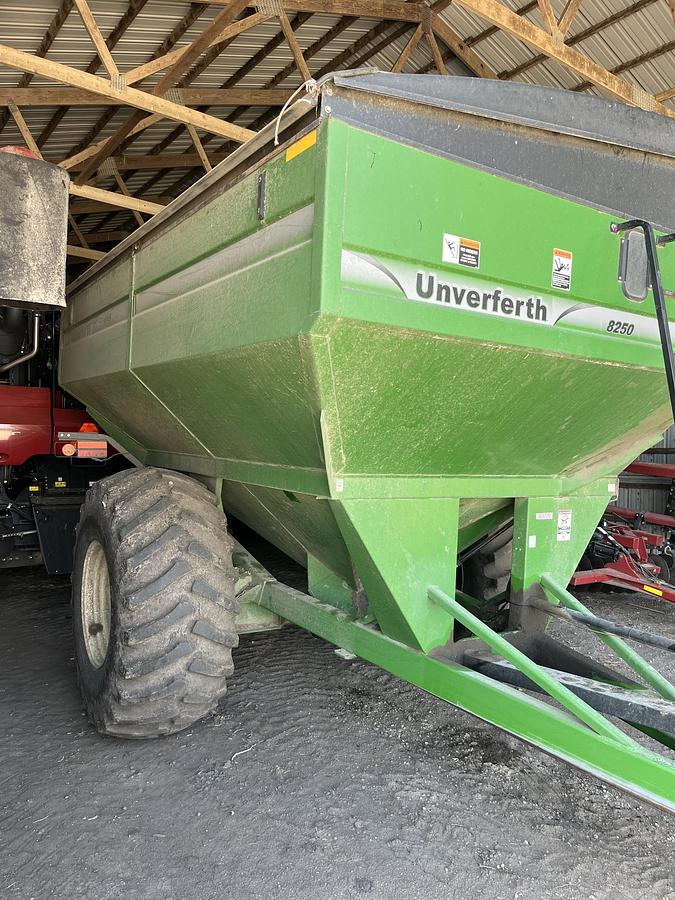 Used 2011 8250 Grain Cart