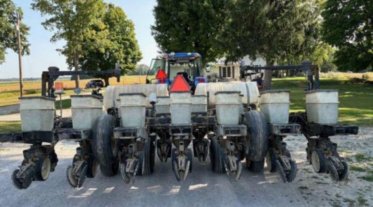 Used 2000 Black Machine 12 Row Planter