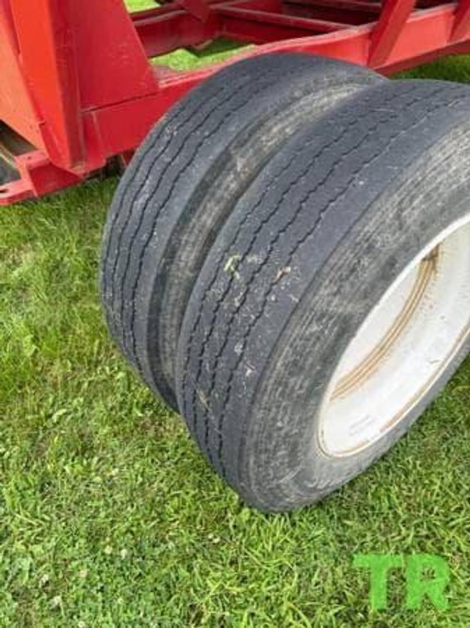 Used Brent 644 Gravity Wagon