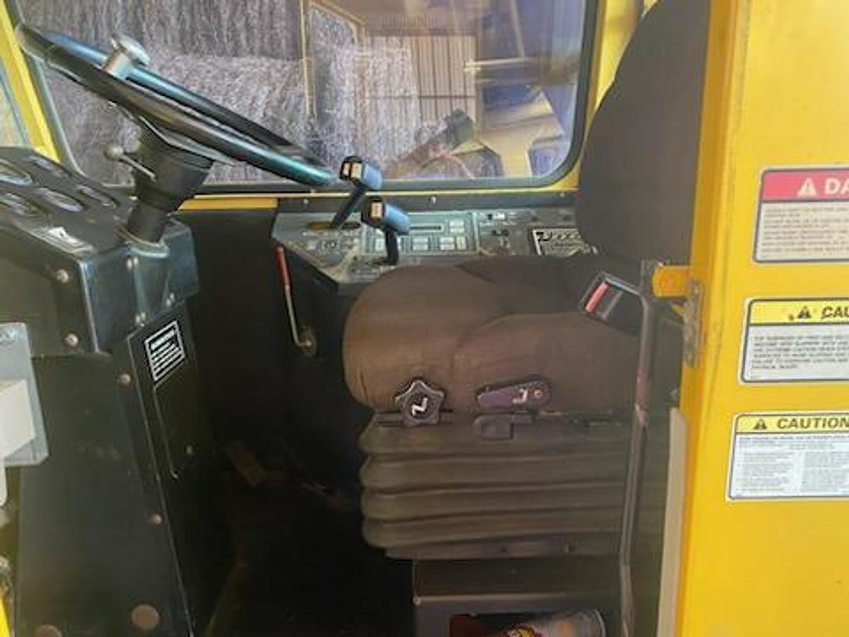 Used 1997 New Holland 1089 Bale Wagon