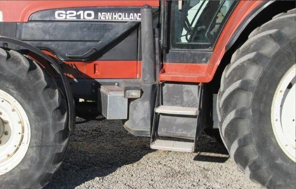 Used 2000 NEW HOLLAND G210