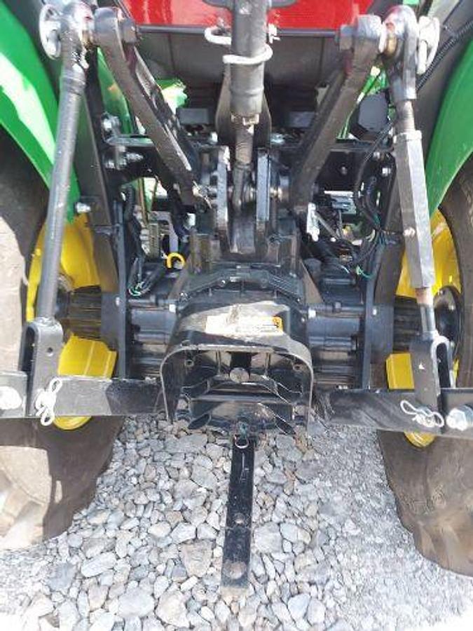 Used 2019 JOHN DEERE 3032E Tractor