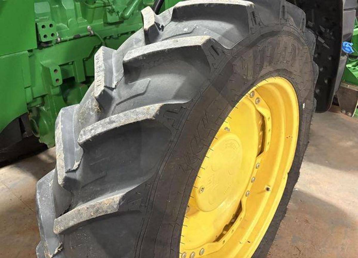 Used 2019 JOHN DEERE 8245R