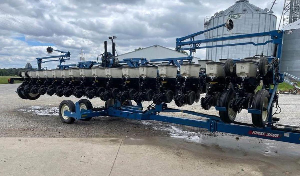 Used 2023 Kinze 3605
