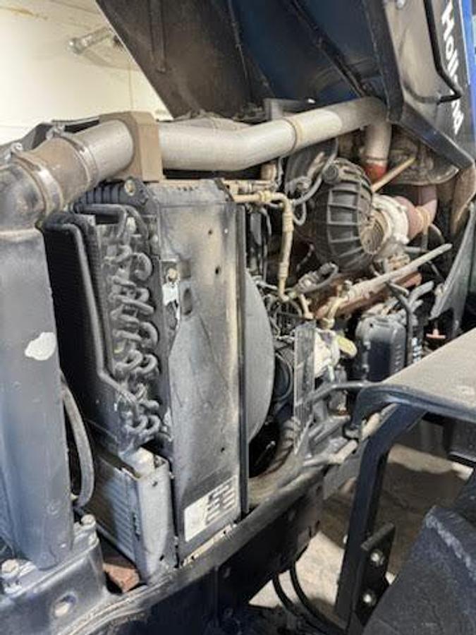 Used 2003 NEW HOLLAND TM140