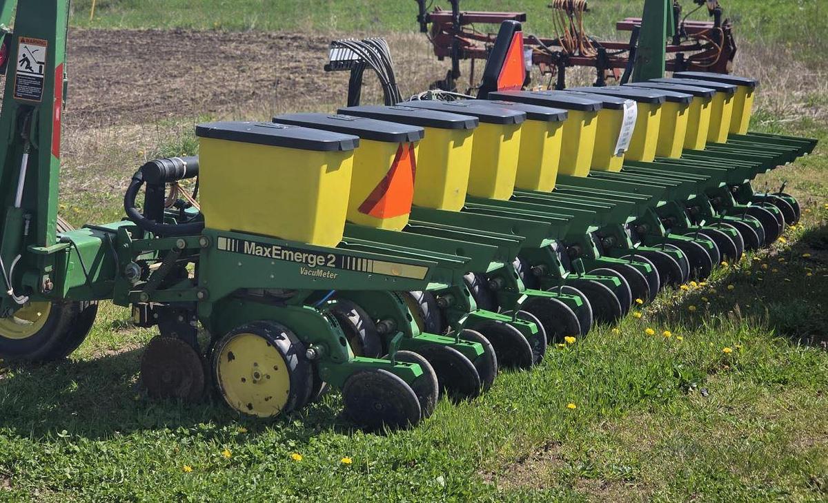 Used 2003 JOHN DEERE 7300