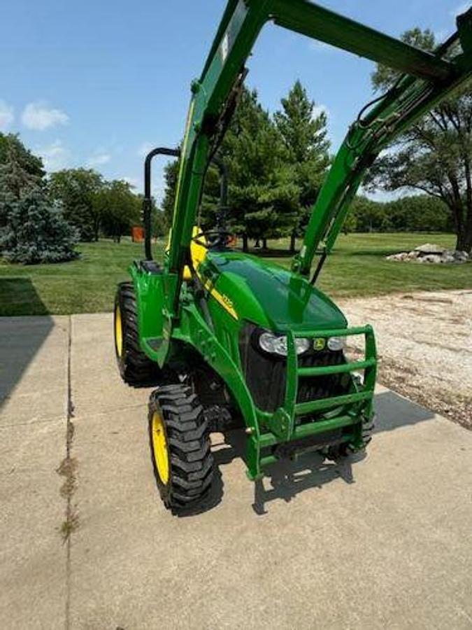 Used 2005 JOHN DEERE 3320