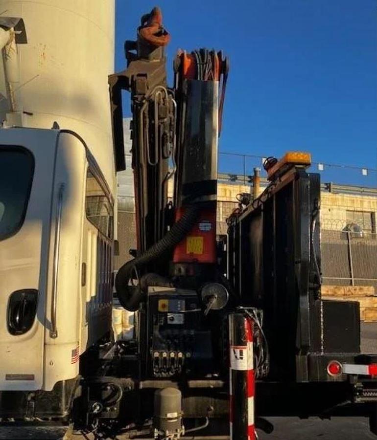 Used 2007 PALFINGER PK23002 MOUNTED ON 2007 FREIGHTLINER BUSINESS CLASS M2 106