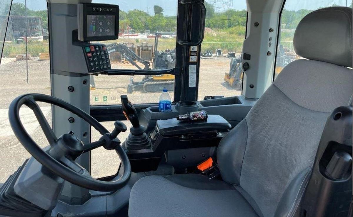 Used 2019 Deere 544L