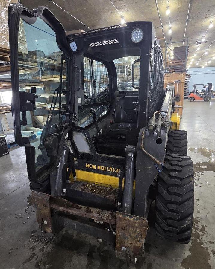 Used 2011 New Holland L220