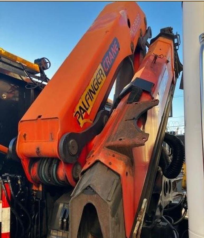 Used 2007 PALFINGER PK23002 MOUNTED ON 2007 FREIGHTLINER BUSINESS CLASS M2 106