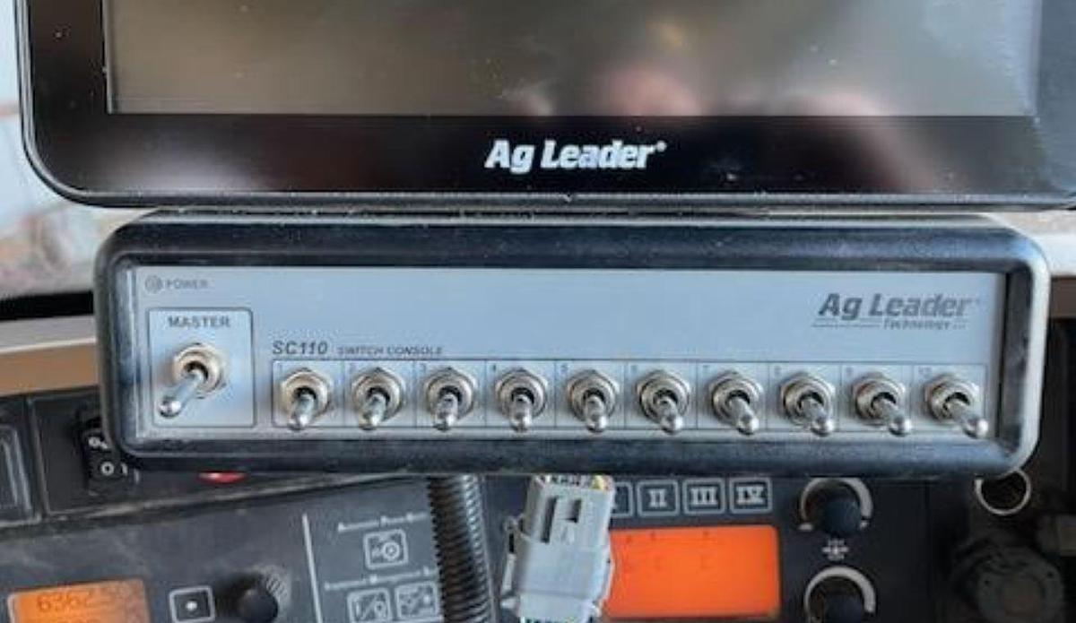 Used 2022 JOHN DEERE 1720