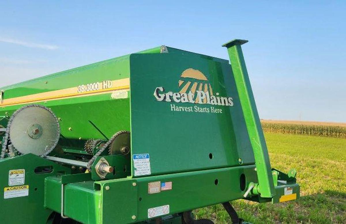 Used 2017 GREAT PLAINS 3S3000HD Grain Drill