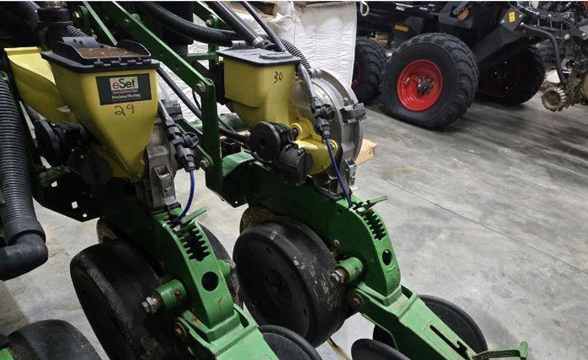 Used 2009 JOHN DEERE DB60
