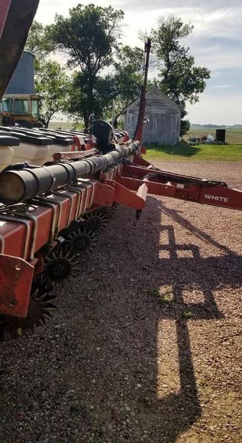 Used 2002 White 6122