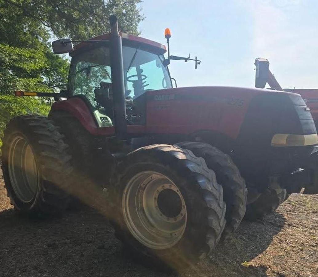 Used 2011 Case IH Magnum 275 Tractor • 275 HP • 4WD
