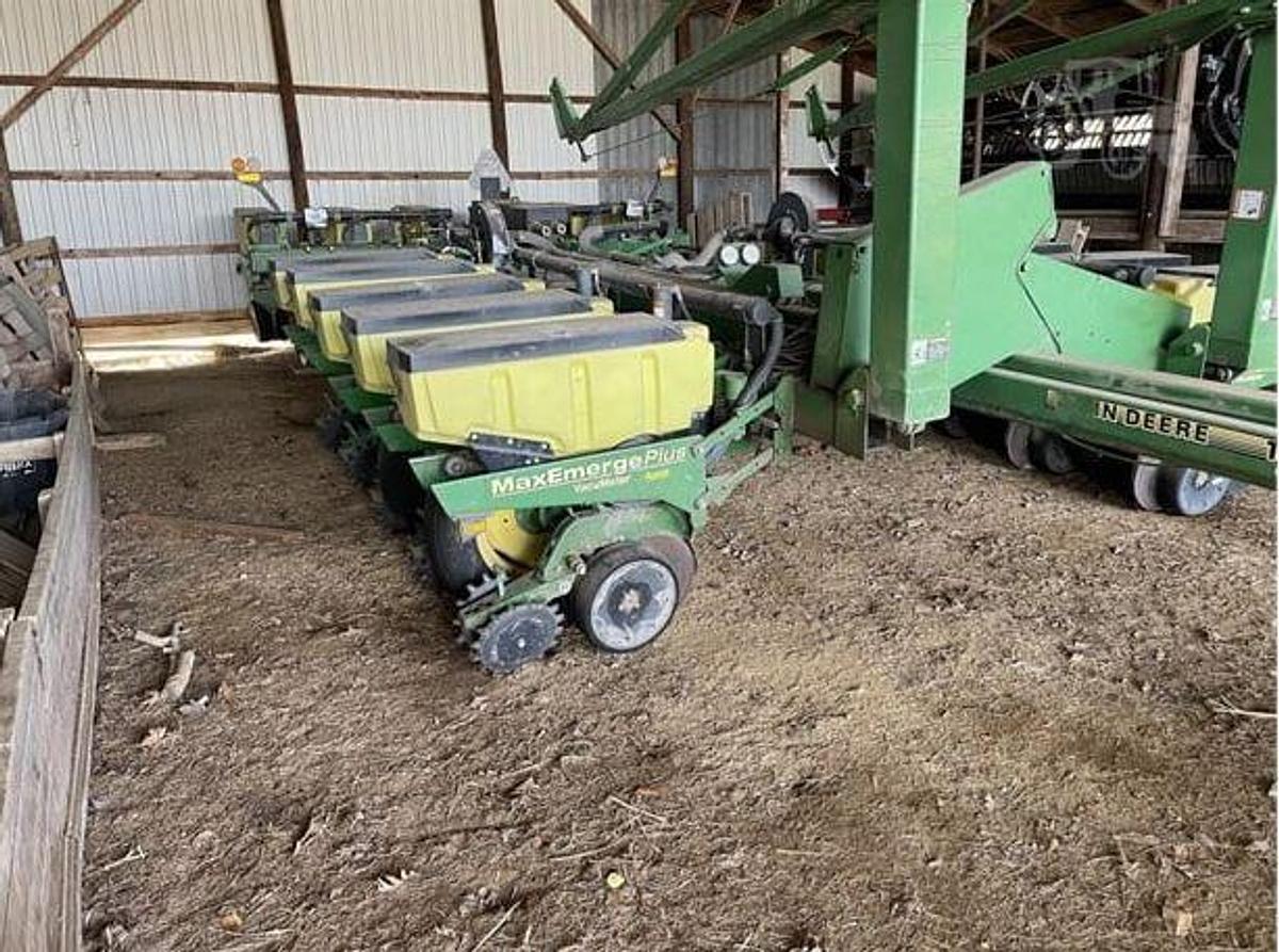 Used Unknown JOHN DEERE 1770 16R-30-Inch Planter