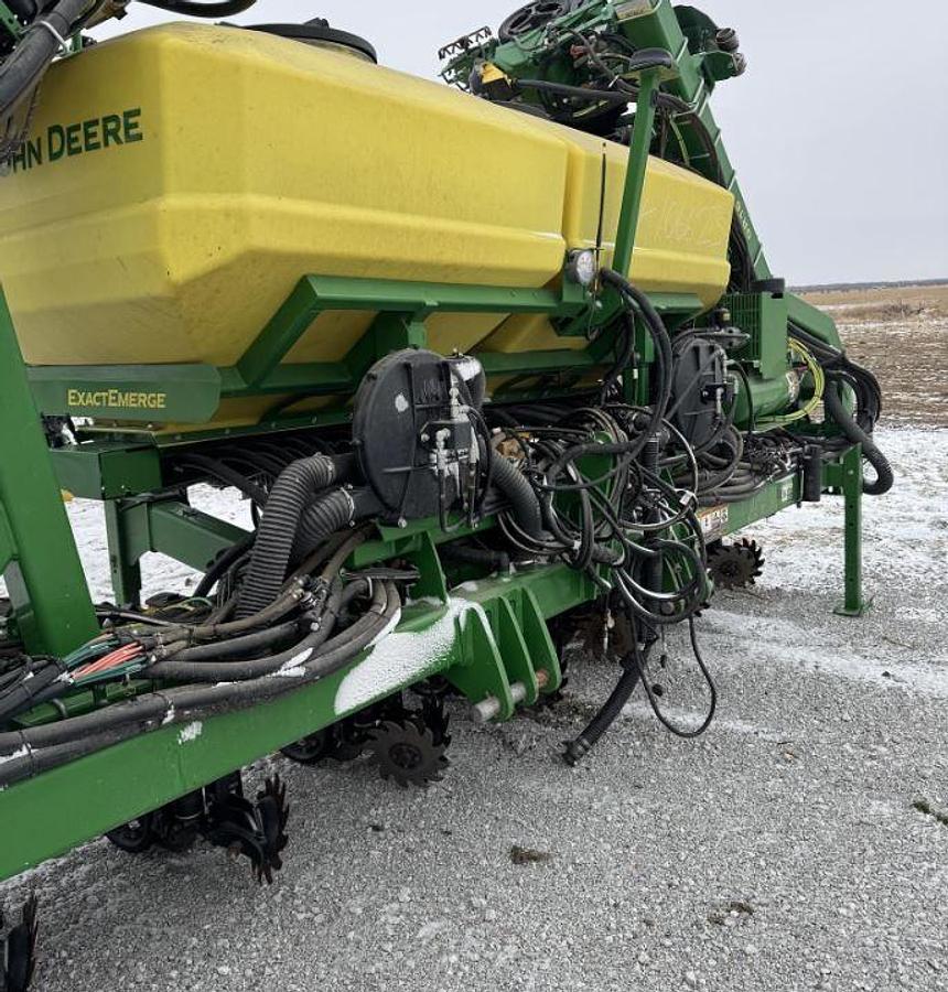 Used 2022 JOHN DEERE DR16