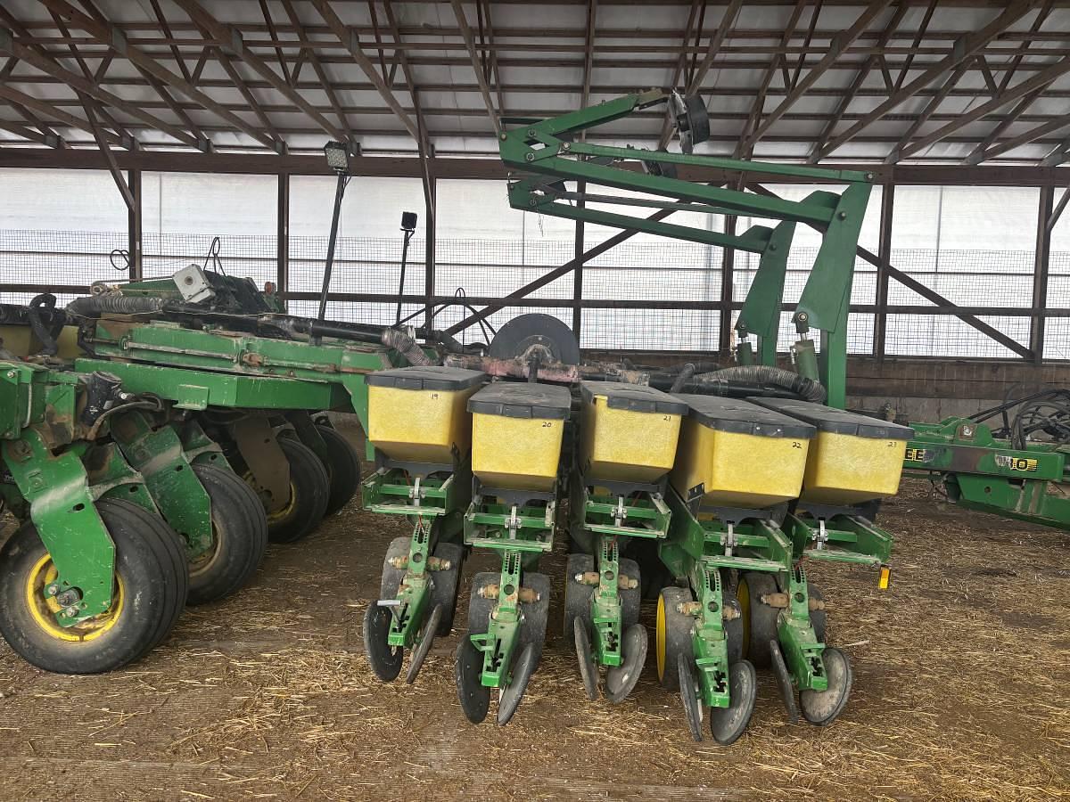 Used 1997 John Deere 1780 12-23 row Conservation Planter