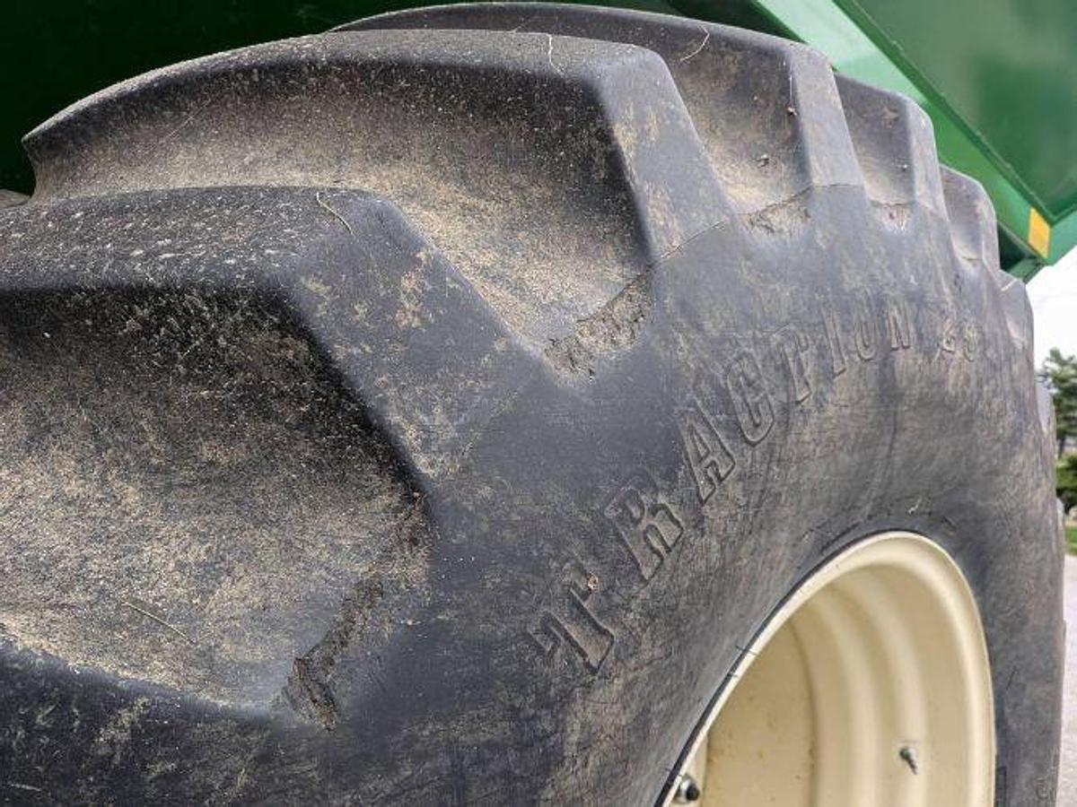 Used Unknown J and M 750 14 Grain Cart