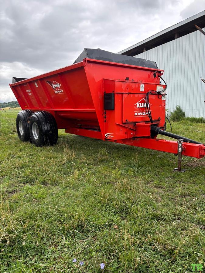 Used 2012 Kuhn Knight 8124 Manure Spreader