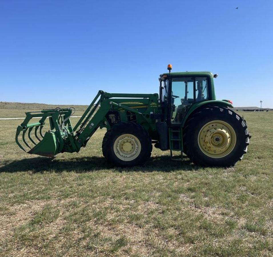 Used 2008 JOHN DEERE 7330 PREMIUM TRACTOR