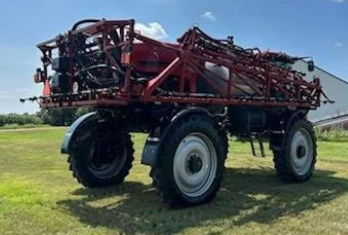 Used 2016 Case IH Patriot 4440 Self-Propelled Sprayer