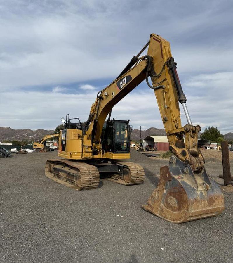 Used 2017 CATERPILLAR 335F LCR
