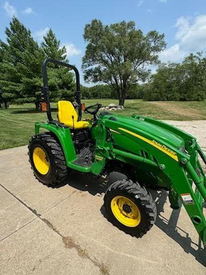 Used 2005 JOHN DEERE 3320