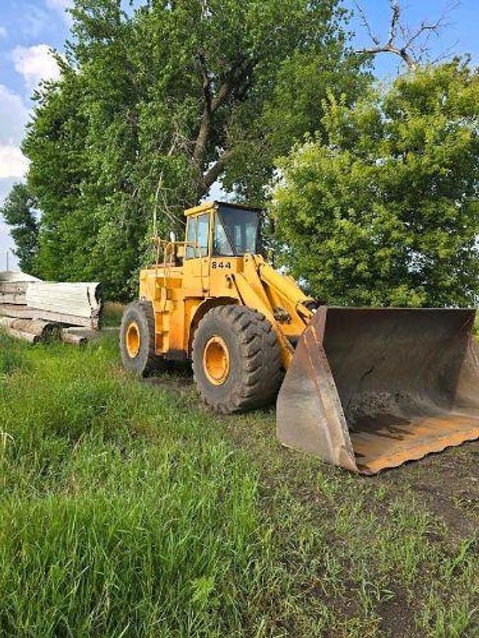 Used 1980 JOHN DEERE 844