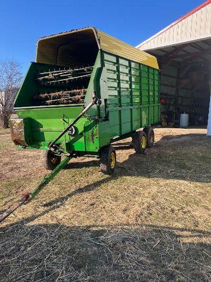 Used Unknown JOHN DEERE B0716 Forage Wagon