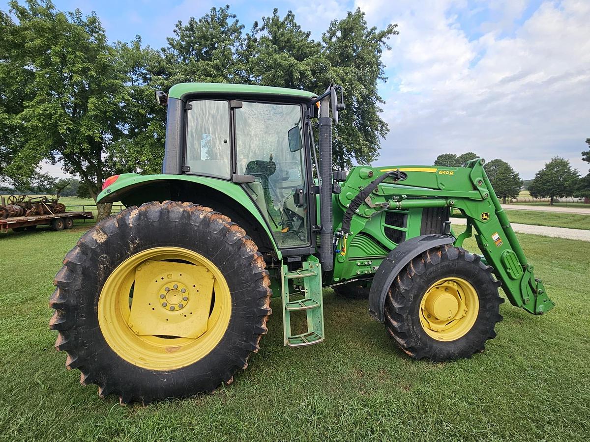 Used 2011 John Deere 7130 Tractor