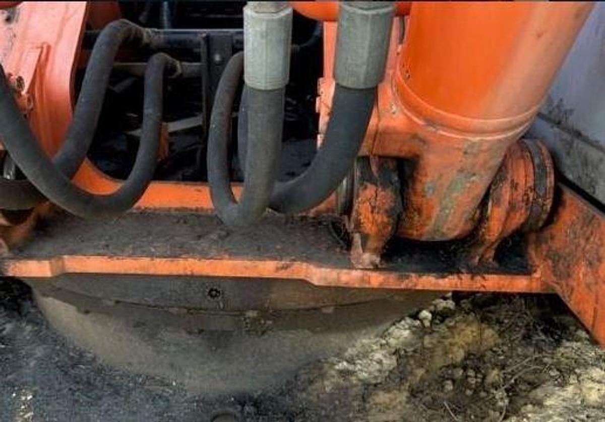 Used 2006 HITACHI EX200 LC Excavator